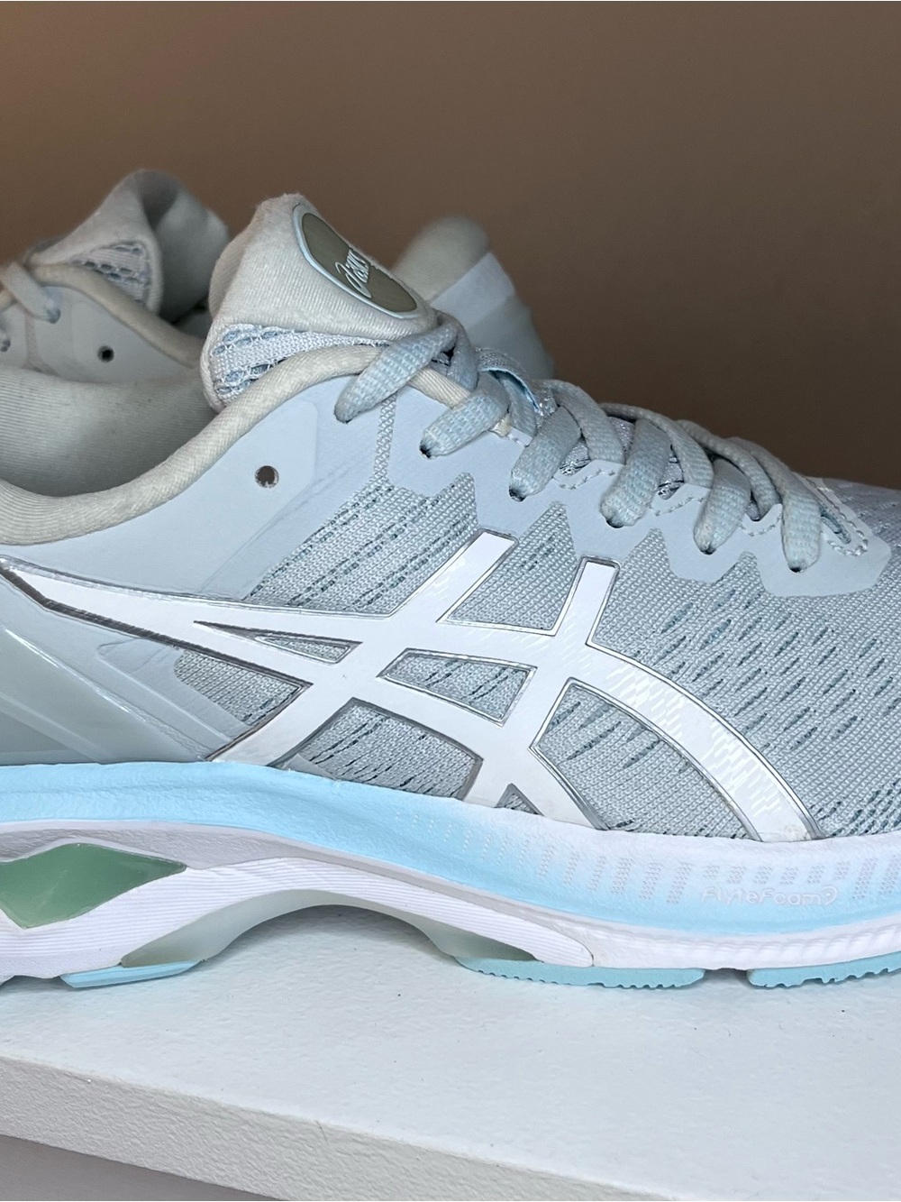ASICS Women's size 9 Pale Blue & White Running Sneakers Dynamic Duomax Flytefoam - Picture 5 of 11